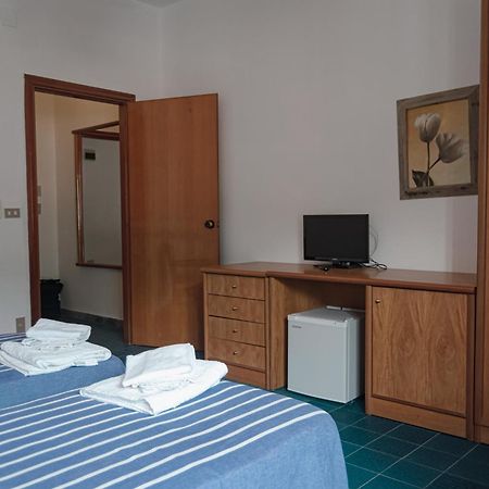 Hotel Mediterraneo Guardia Piemontese Terme Exterior foto