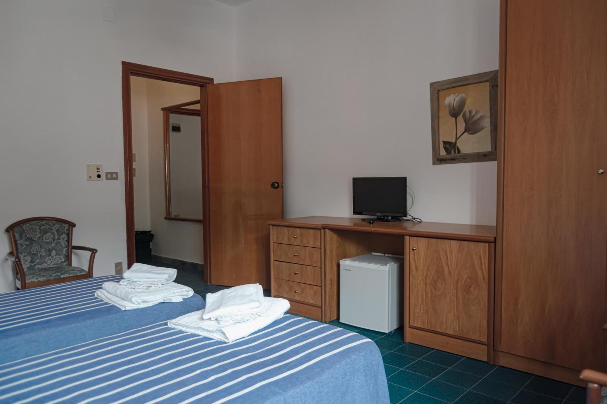 Hotel Mediterraneo Guardia Piemontese Terme Exterior foto